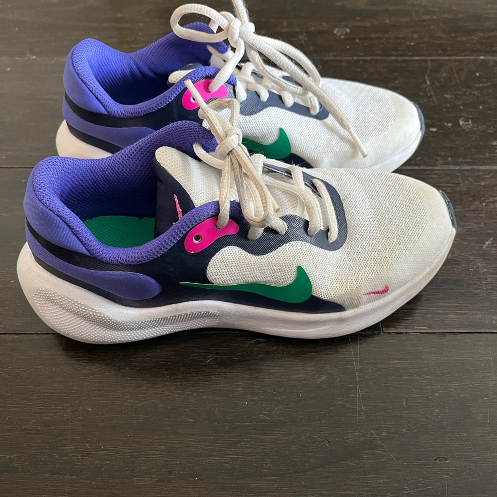 Kids White and Purple Nike Shoes